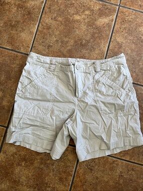 Columbia Light Beige Women's Khaki Casual Shorts Size 6